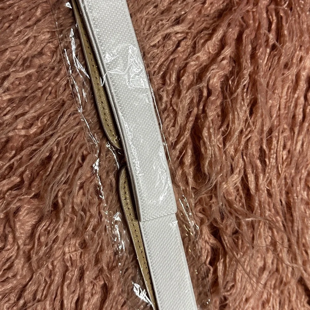 NWT. Amazon Cream Belt with Gold Leaf Accent Y2K